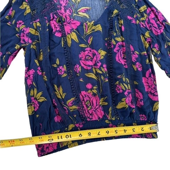 Express Navy & Pink Floral Bell Sleeve Blouse Size XS - Picture 13 of 17